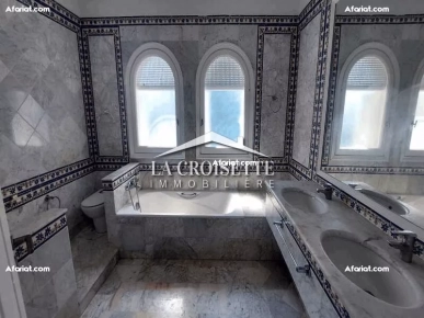 Villa S+4 avec piscine à Gammarth  MVL1104