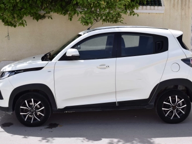 Mahindra KUV100 K8 Tout option