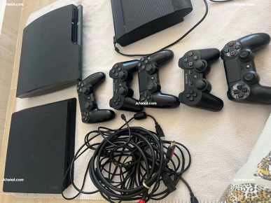 playstation 4 et 3 avec 5 manettes playstation 4 et 3 avec 5 manettes