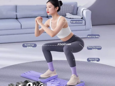 Machine à ski simulée avec pédale antidérapante et accoudoirs