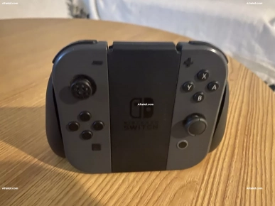 Nintendo Switch + SD 128 Go + Mario – 550 TND négociable