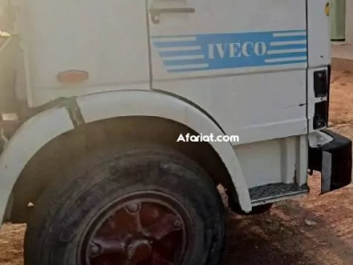 Camion Iveco en bon état