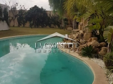 Villa S+6 meublée avec piscine à La Soukra   MVL1284