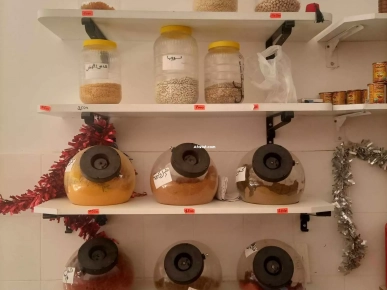 A vendre Tarmet et étagéres A vendre Tarmet et étagéres