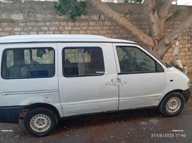 Nissan serena 8 place