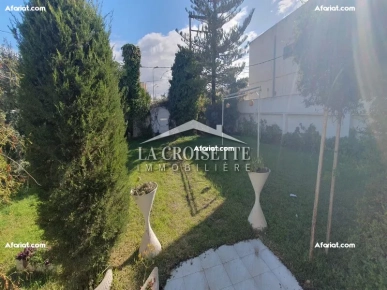 Villa S+5 à La Soukra ZVV0273
