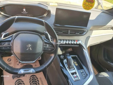 Voiture à vendre – Peugeot 5008 – Excellent état