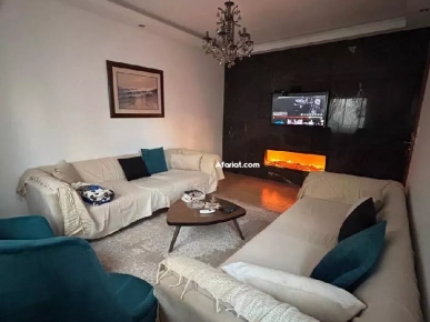 A vendre une maison avec deux magasins