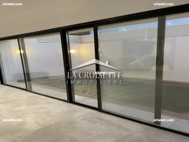 Triplex S+5 avec piscine à Gammarth MDL0570