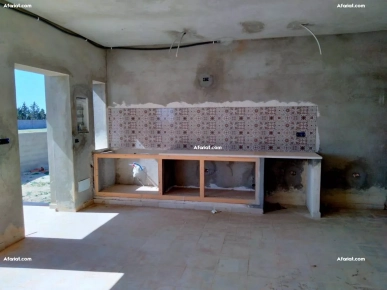 Villa inachevée à Hammamet sud .