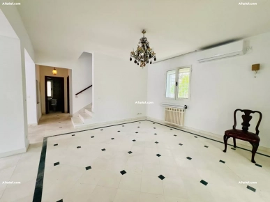 À louer villa S+5 avec jardin au cœur de la Marsa