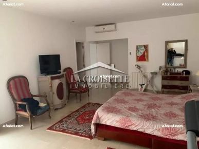 Villa S+5 avec piscine à La Soukra ZVL0911