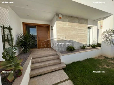 Villa S+4 avec piscine à Gammarth MVL0373