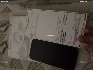 iPhone 16 pink 