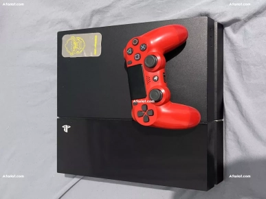 ps4 a vendre    num tel 25113934 (voir la discription)