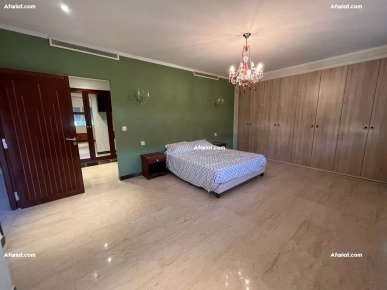 Villa S+5 avec piscine à La Marsa MVL1282