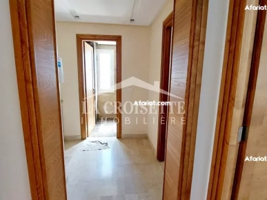 Bureau H+1 à Ain Zaghouan Nord ZBL0422