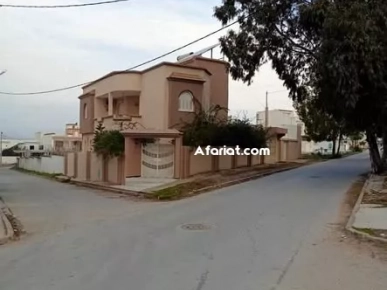 Villa d’angle avec jardin + double façade – Menzel Bourguiba