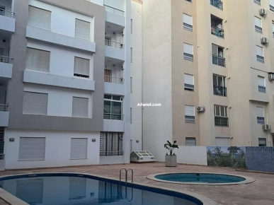 A Vendre Appartement S+1 de Luxe avec Vue Piscine à Cité El Wafa