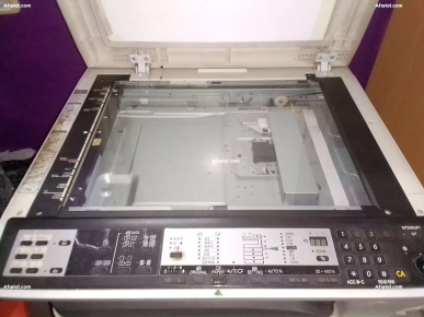 Photocopieur sharp ar5618 scanner intégré et table