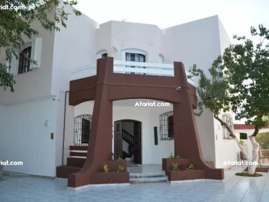 À louer une belle villa S+4 à la soukra