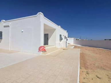 MAISON AVEC TERRAIN À VENDRE À HOUMT SOUK DJERBA ZA - RÉF V724