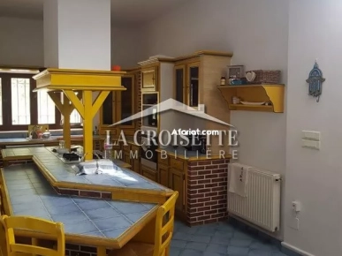 Villa S+6 meublée avec piscine à La Soukra   MVL1284