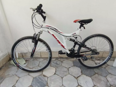 A vendre vélo avec vitesse