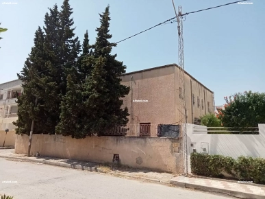 460 m2 à sidi rzig où on trouve un villa R+1