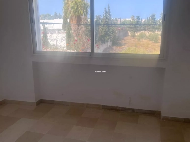 Un appartement S+2 à Bhar Azreg(au premier étage)