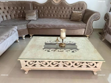 A vendre: sublime salon baroque 9 places+ table basse