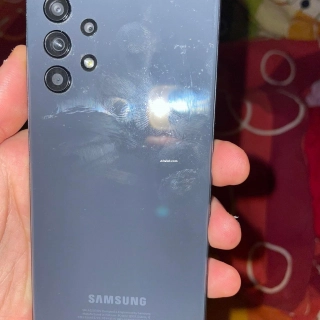 SAMSUNG GALAXY A32 128GO/6RAM en très bonne état avec son chargeur d'origine SAMSUNG GALAXY A32 128GO/6RAM en très bonne état avec son chargeur d'origine