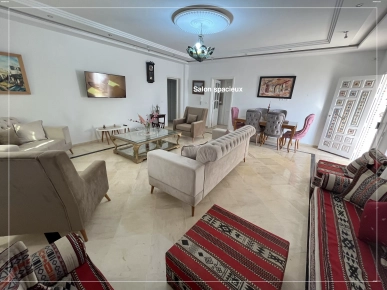 À vendre une grande villa près de Yasmine Hammamet