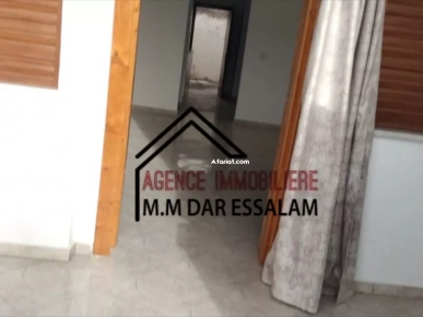 maison indépendante avec un garage