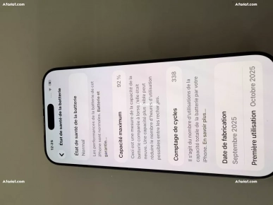 à vendre iPhone 17 pro Max comme neuf prix 3400d