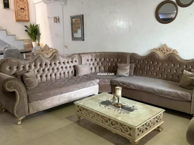 A vendre: sublime salon baroque 9 places+ table basse