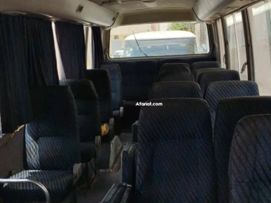 avendre 2 minibus Toyota et Nissan
