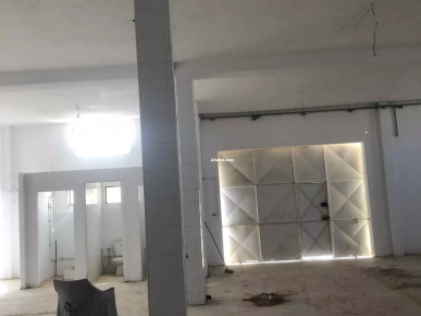Dépôt à louer – 250m² carrelé avec sanitaires – Sidi Fraj