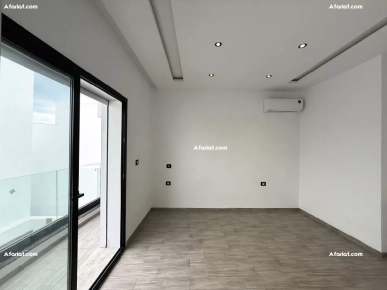 À Vendre  Villa Moderne avec Piscine à Hammamet Nord