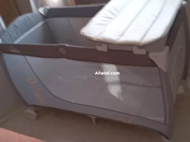 A vendre lit pliable pour bébé en excellent état A vendre lit pliable pour bébé en excellent état