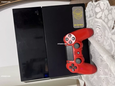 ps4 a vendre    num tel 25113934 (voir la discription)