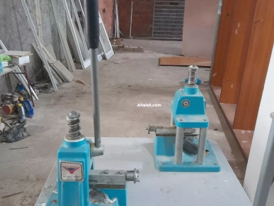 Matériel aluminium à vendre  آلات نجارة ألمنيوم للبيع Matériel aluminium à vendre  آلات نجارة ألمنيوم للبيع