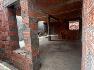 A Vendre Maison Indépendante Inachevée Située à Centre-ville A Vendre Maison Indépendante Inachevée Située à Centre-ville