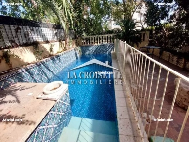 Une charmante villa S+3 avec piscine à Carthage  MVL0371