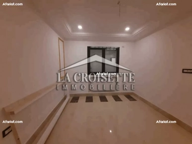 Appartement S+4 avec jardin et piscine à La Soukra MAL2145