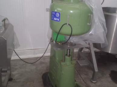 sertisseuse semi automatique de marque espagnole EZMA sertisseuse semi automatique de marque espagnole EZMA