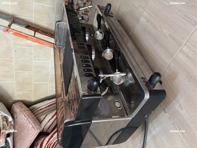 machine à café professionnelle de marque La Cimbali machine à café professionnelle de marque La Cimbali