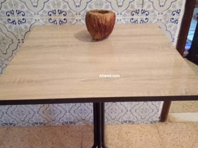 table pour café ou bien restaurant