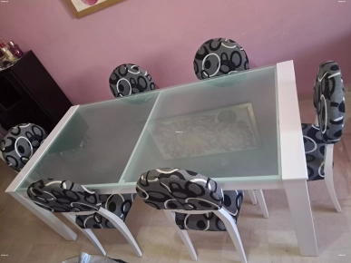طاولة فطور موبلاتاكس بحالة جد حسنة مع 6 كراسي