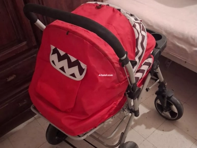 Poussette Bébé Confort Évolutive – Rouge et Motifs Chevrons